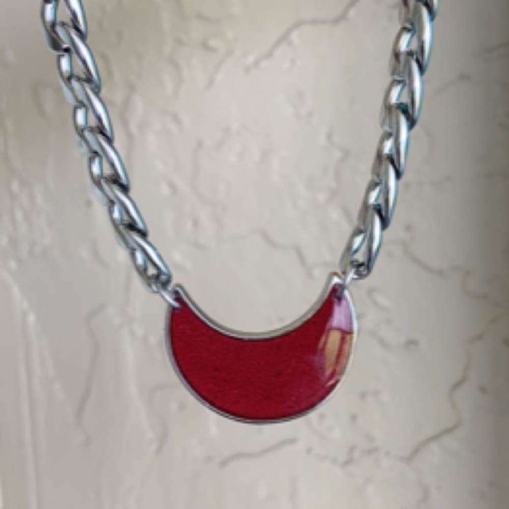 Red resin crecent moon thick steel goth choker - Picture 12 of 15